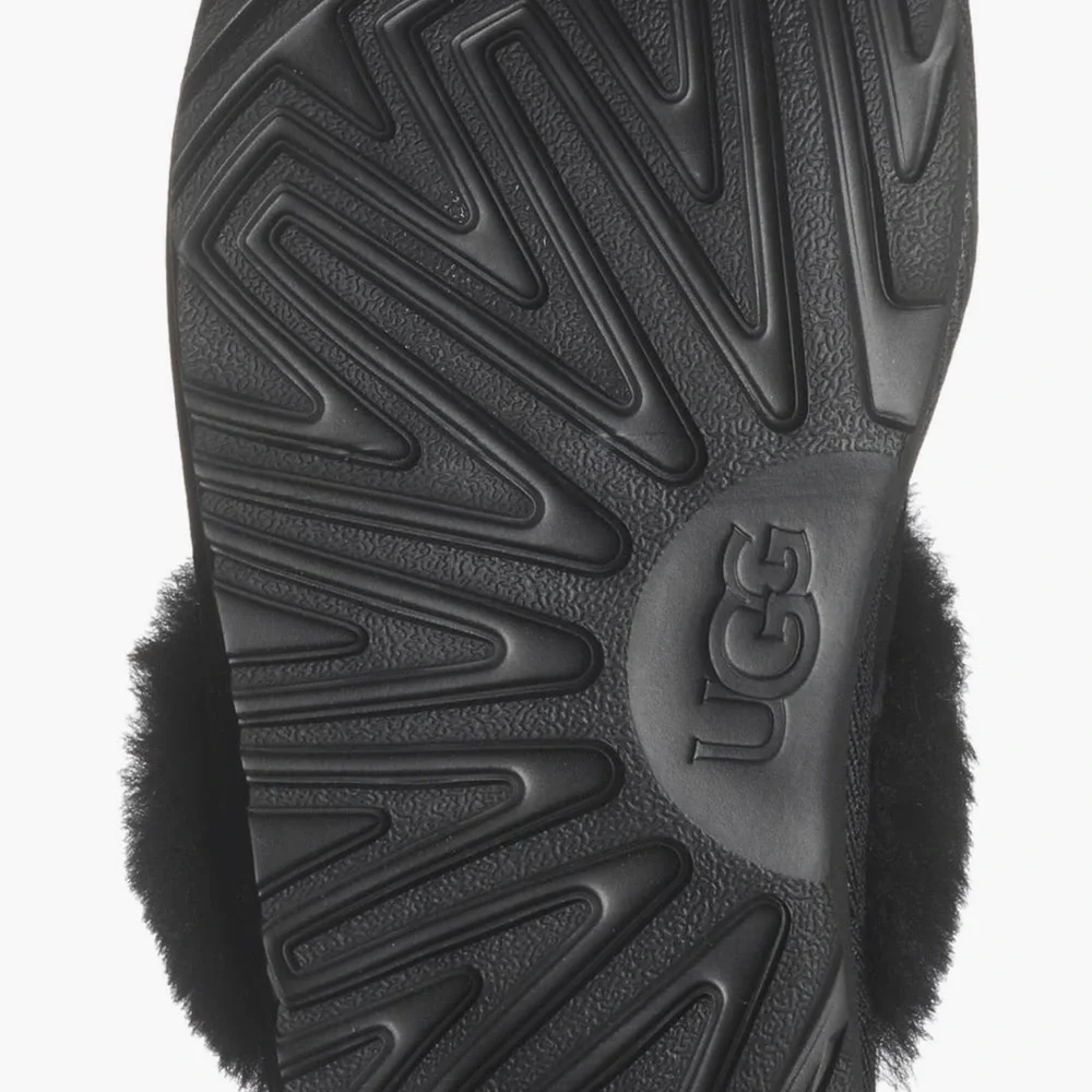 UGG® big kids Cozy Il Scuff Slipper